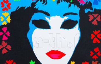 Un écureuil aux yeux bleus